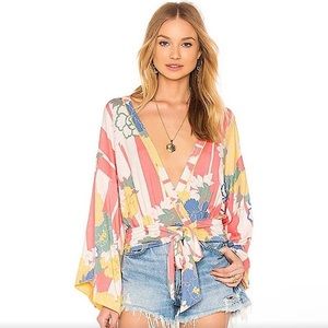 🖤 CLOSET CLEAR OUT 🖤 Free People That’s a Wrap Bell Sleeve Top
